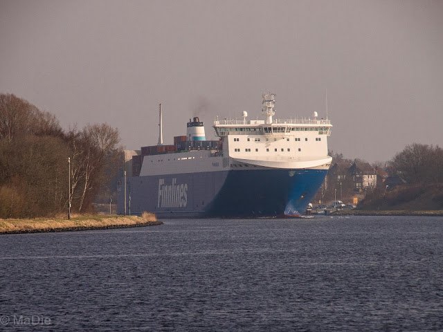 Autotransporter auf dem Nord-Ostsee-Kanal