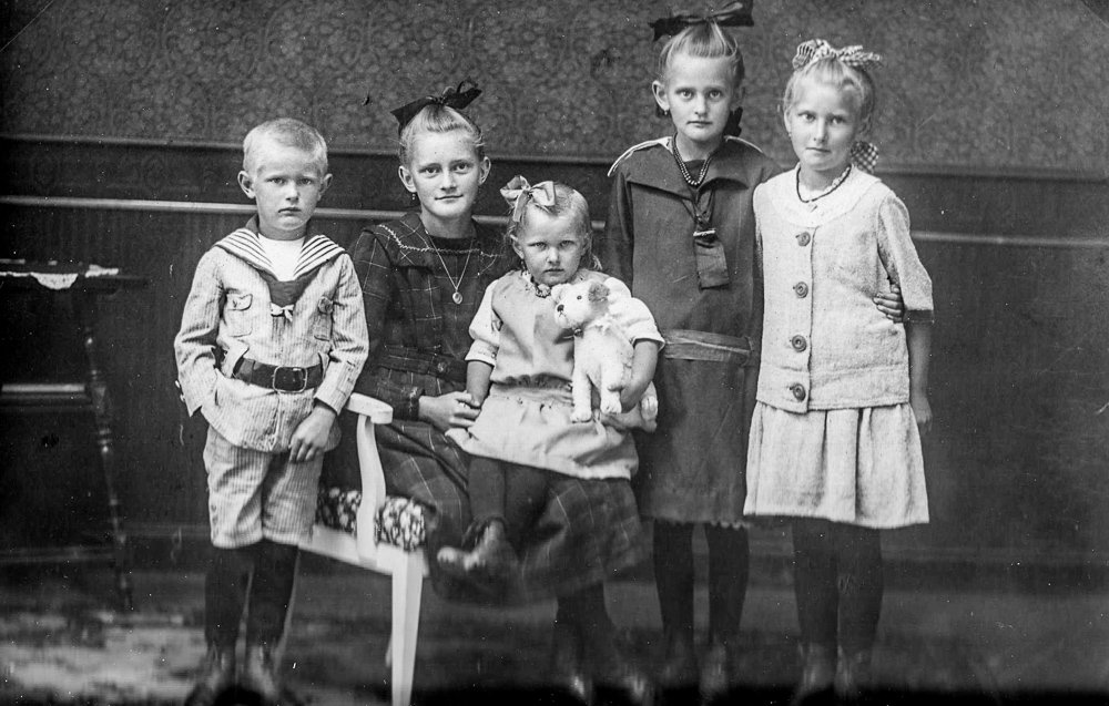 Alle Kinder der Familie, ca 1915
