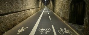 Cinque Terre: Mit dem Fahrrad durch den Tunnel