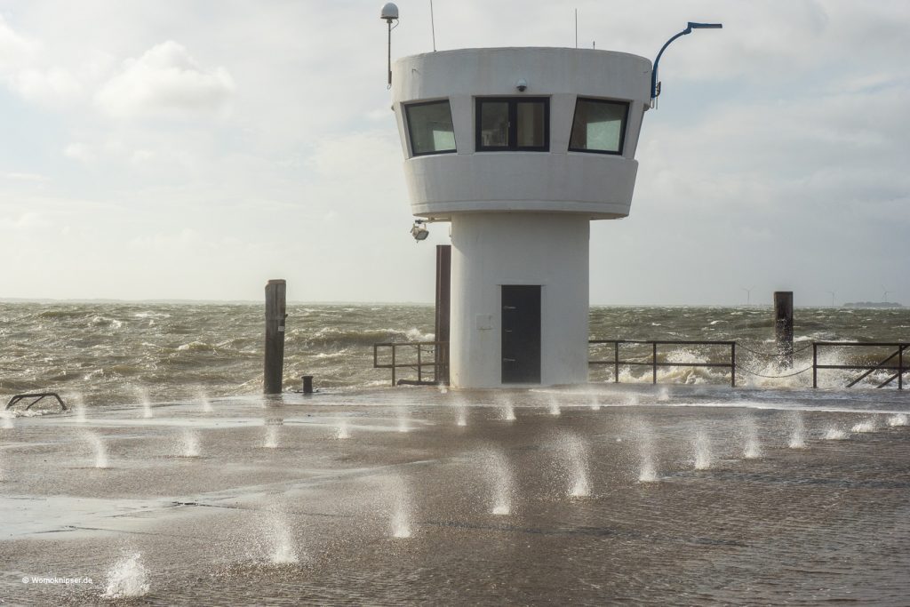 Dagebüll leichte Sturmflut im Fährhafen Richtung Föhr
