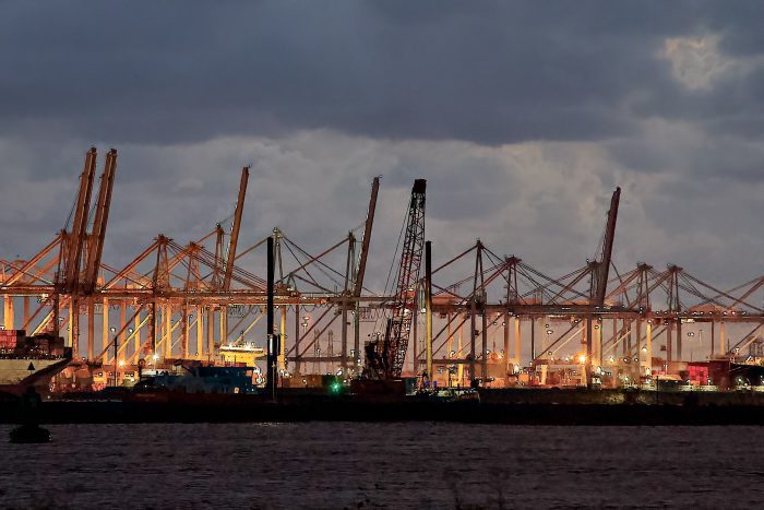 Rotterdamer Hafen aus der Ferne Hoek van Holland