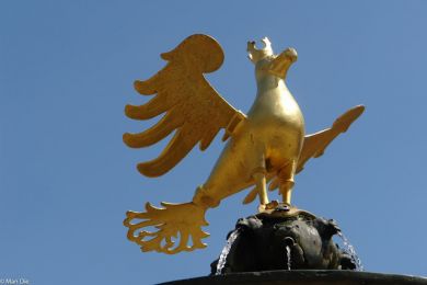 Der Adler aus dem Stadtwappen auf dem Goslarer Marktplatz